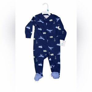Brand new Carter’s dinosaur footie sleeper 🦕
Size 6 Months – New With Tags